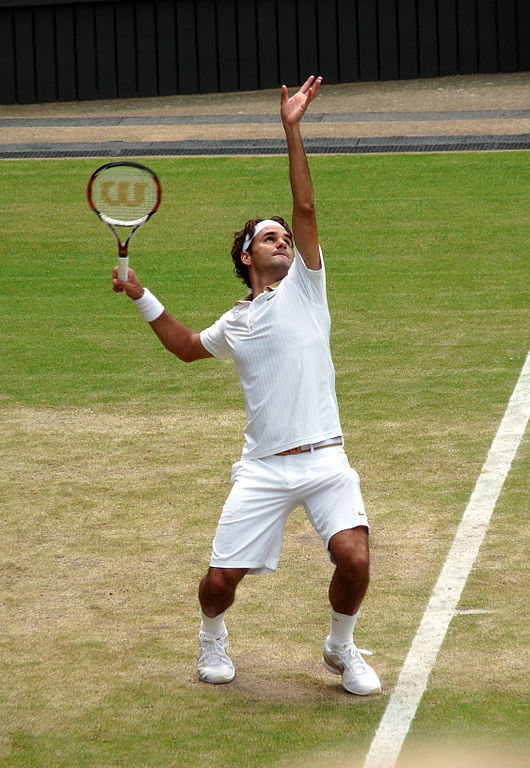 jugador de tenis vestido de blanco